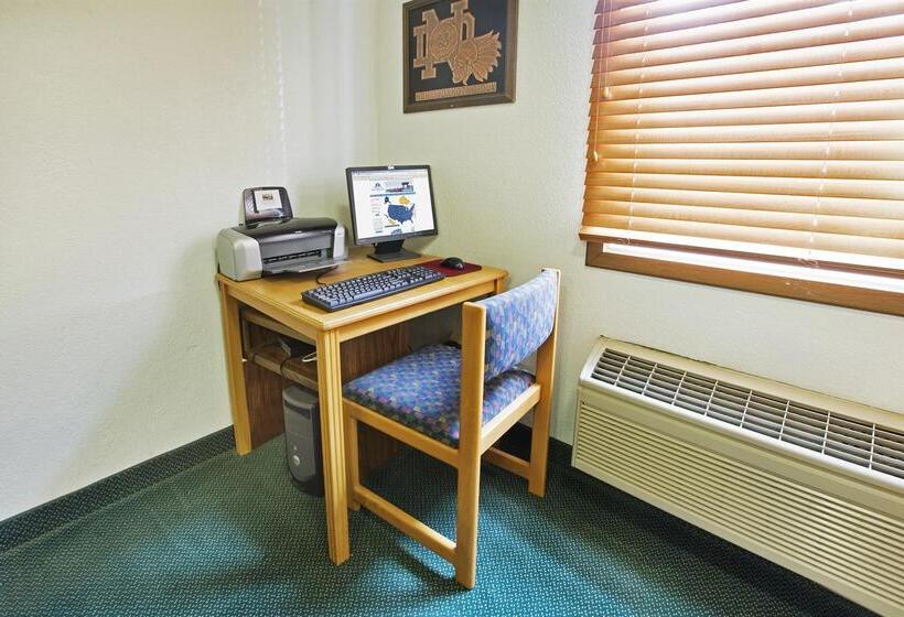 בית מלון כפרי Americas Best Value Inn Grand Forks