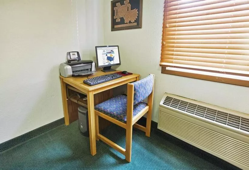 هتل Americas Best Value Inn Grand Forks