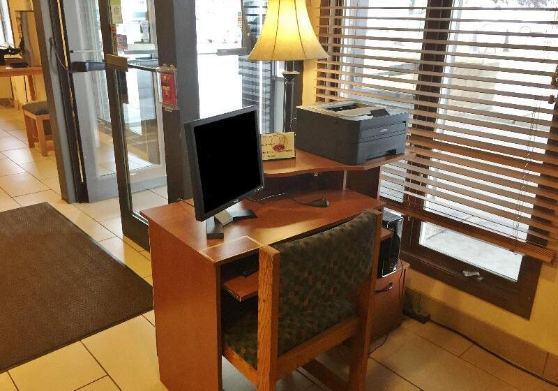 בית מלון כפרי Americas Best Value Inn Grand Forks