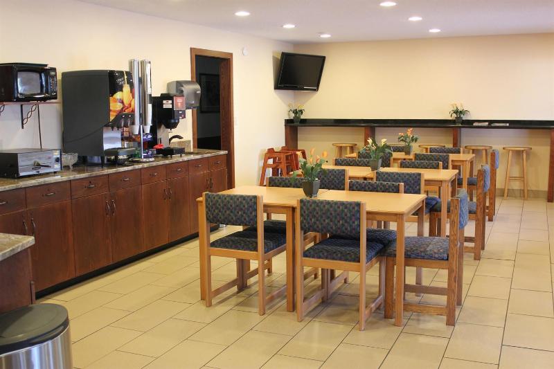 בית מלון כפרי Americas Best Value Inn Grand Forks