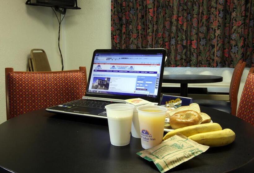 فندق Americas Best Value Inn Macomb