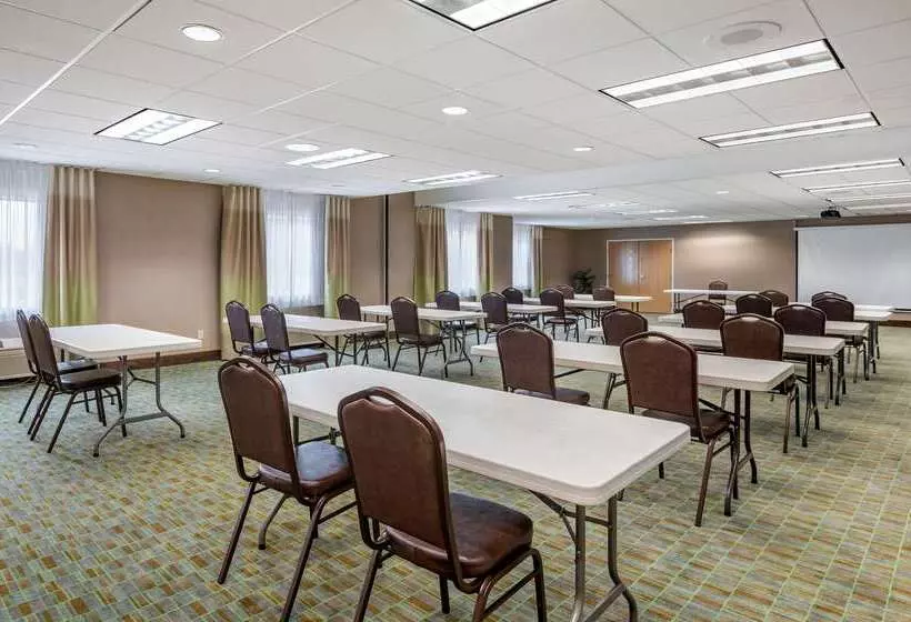 فندق Comfort Suites North