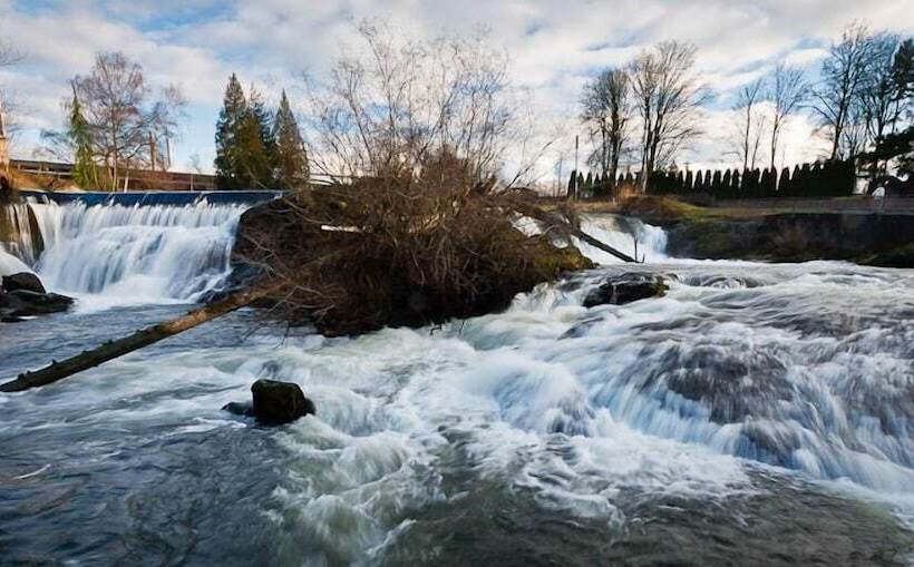 Отель Spark By Hilton Tumwater