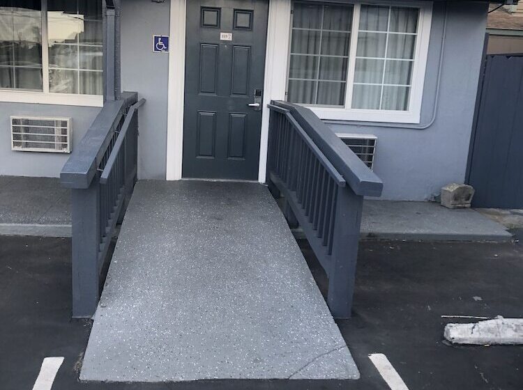 酒店 The Monterey Fireplace Inn