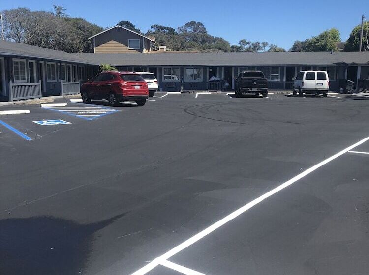 酒店 The Monterey Fireplace Inn