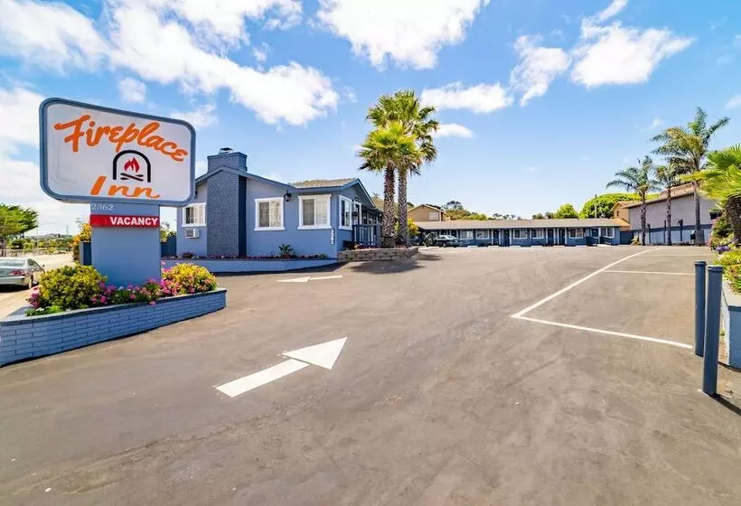ホテル The Monterey Fireplace Inn