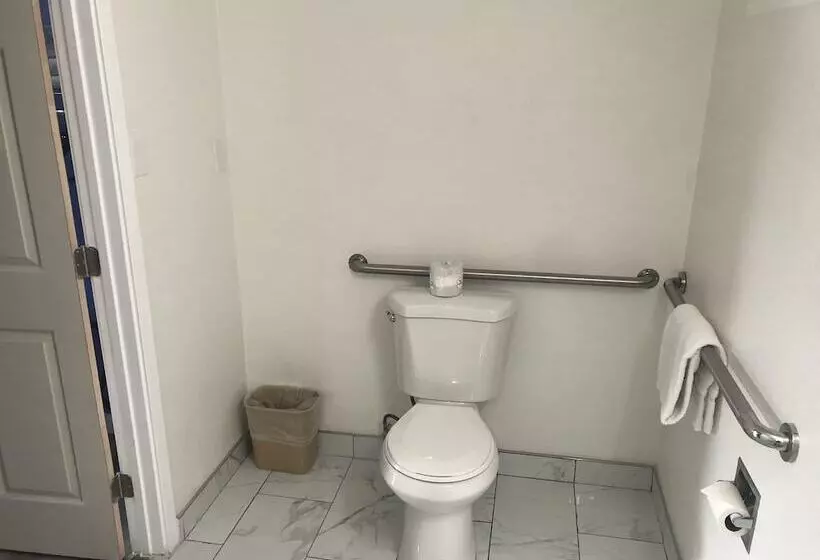 ホテル The Monterey Fireplace Inn