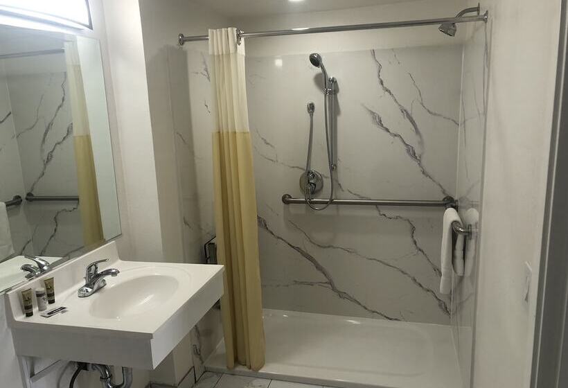 酒店 The Monterey Fireplace Inn