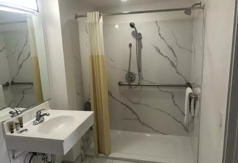 ホテル The Monterey Fireplace Inn