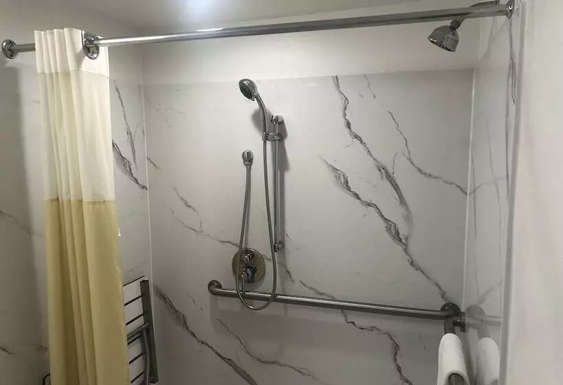 ホテル The Monterey Fireplace Inn