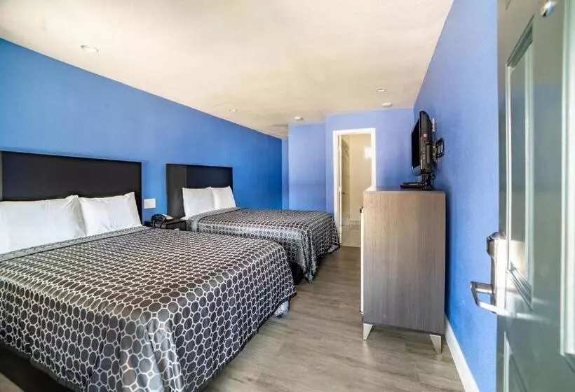 ホテル The Monterey Fireplace Inn