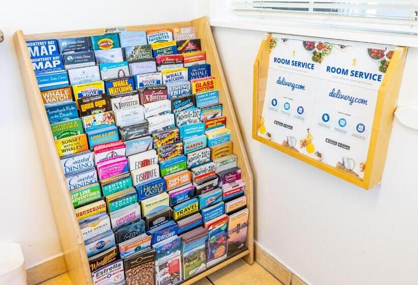 酒店 The Monterey Fireplace Inn