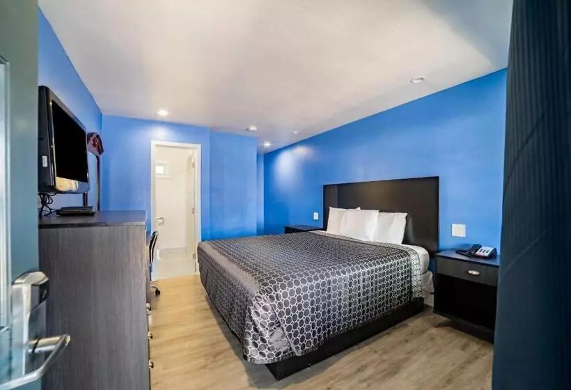 ホテル The Monterey Fireplace Inn