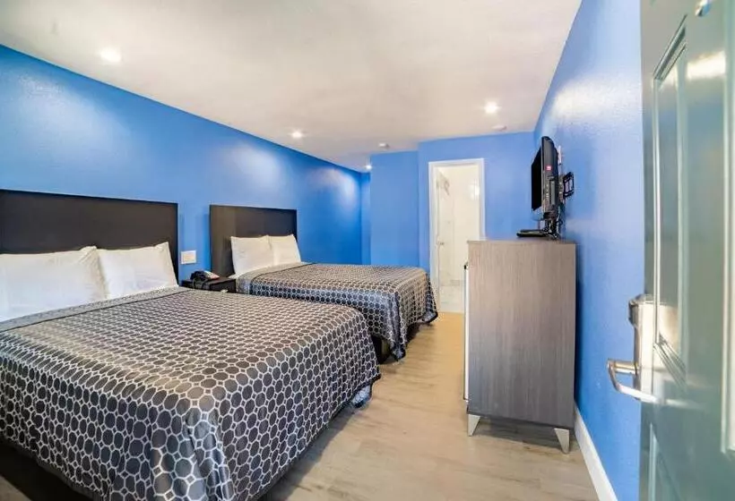 ホテル The Monterey Fireplace Inn