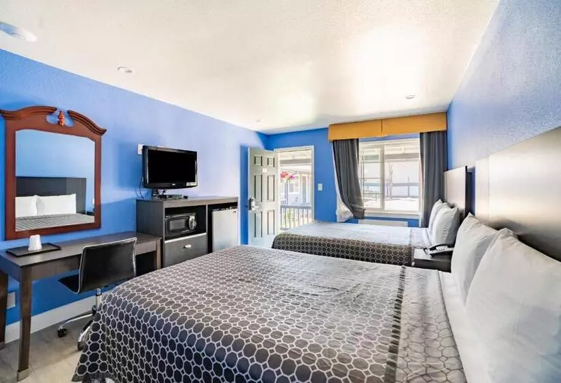 ホテル The Monterey Fireplace Inn