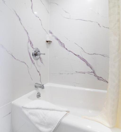 酒店 The Monterey Fireplace Inn