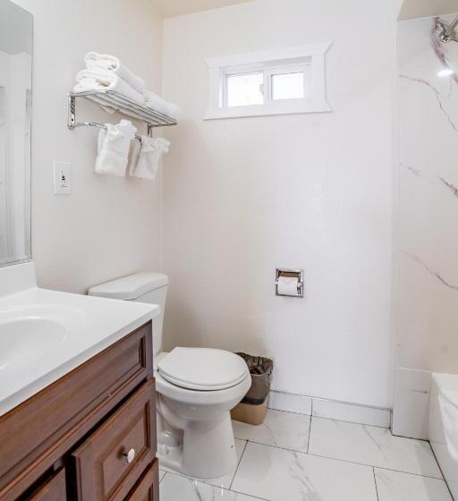 酒店 The Monterey Fireplace Inn