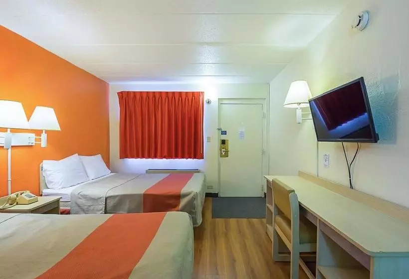 モーテル Rodeway Inn