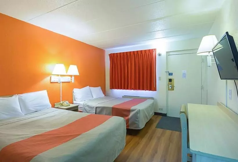 モーテル Rodeway Inn