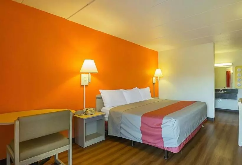 モーテル Rodeway Inn