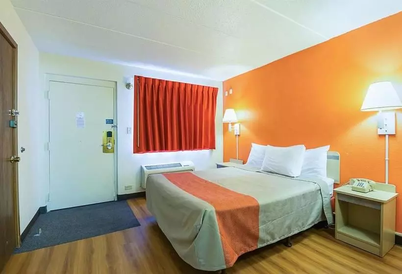 モーテル Rodeway Inn