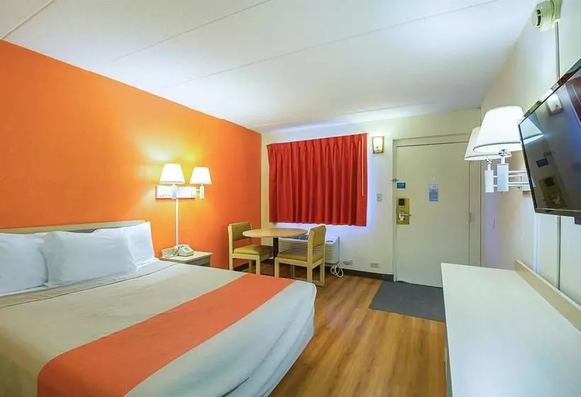 モーテル Rodeway Inn