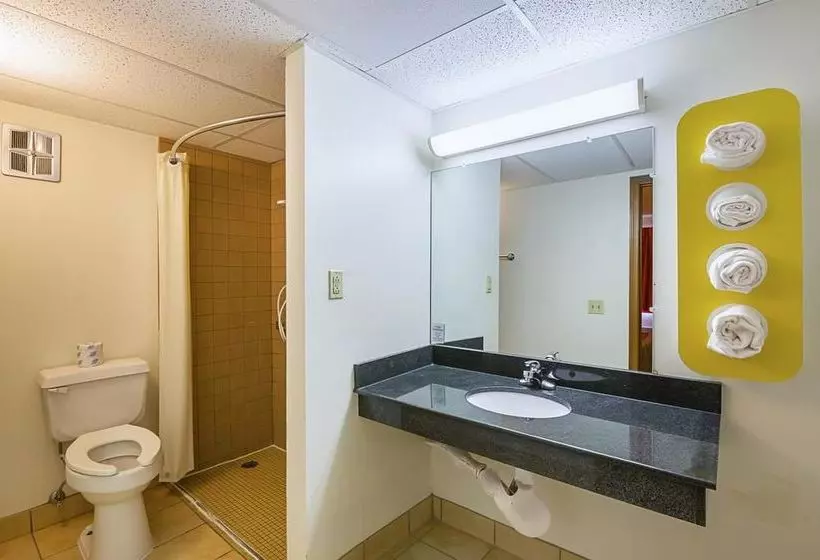 モーテル Rodeway Inn