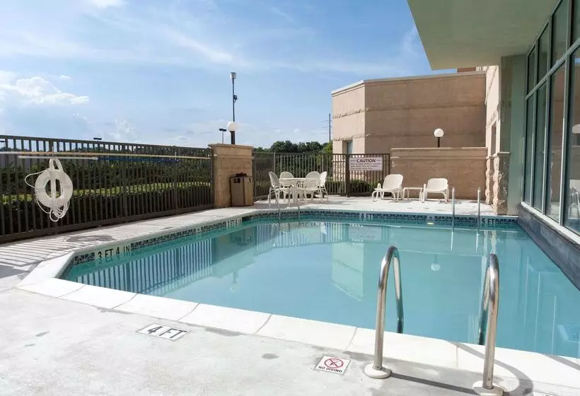 هتل Drury Inn & Suites Montgomery