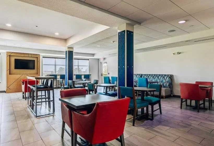 Holiday Inn Express Hotel & Suites Salina, An Ihg