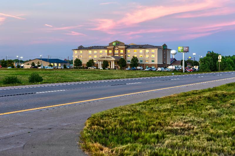 Holiday Inn Express Hotel & Suites Salina, An Ihg