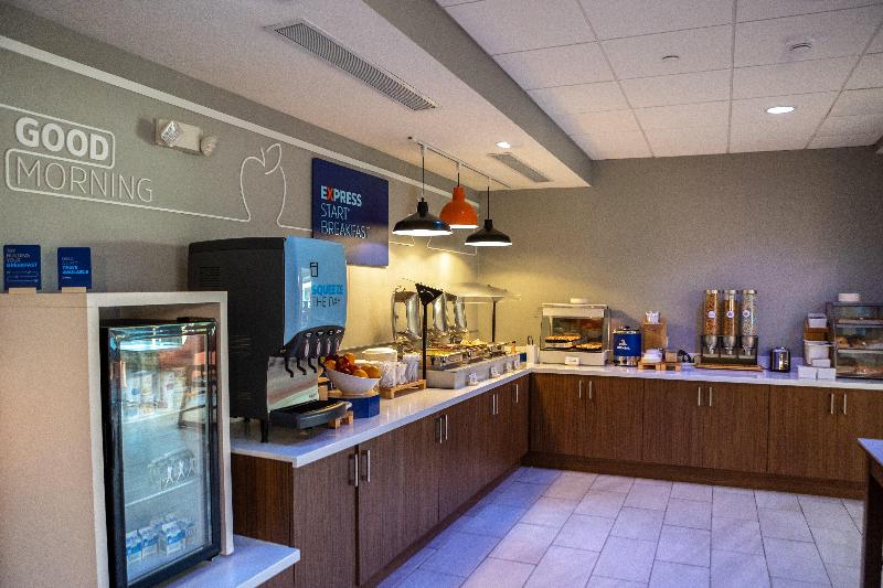 Holiday Inn Express Hotel & Suites Salina, An Ihg