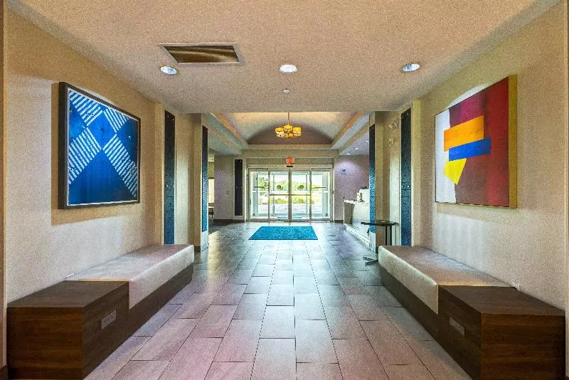 Holiday Inn Express Hotel & Suites Salina, An Ihg