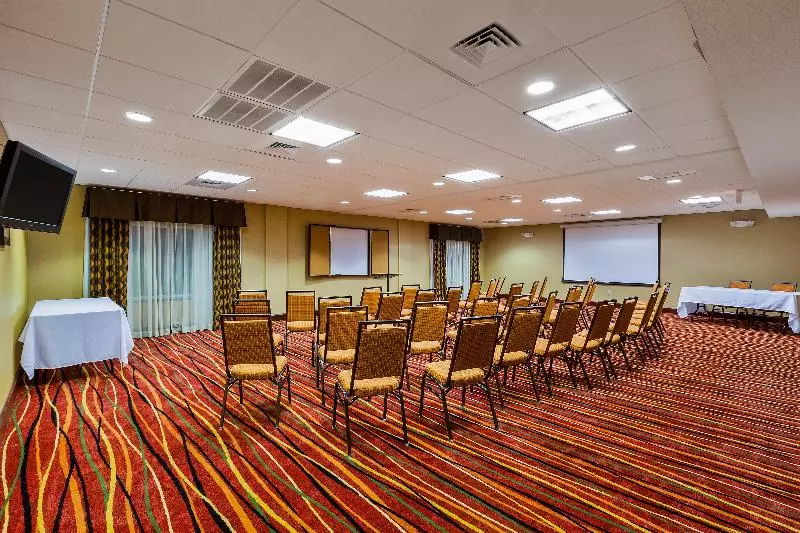 Holiday Inn Express Hotel & Suites Salina, An Ihg