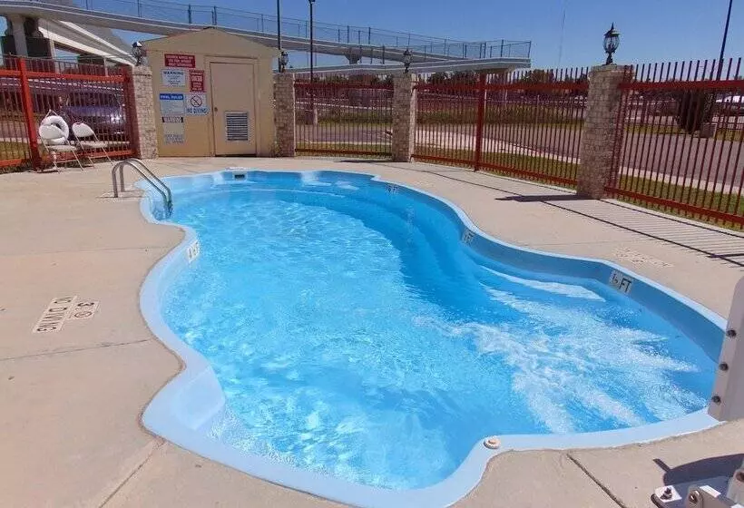 Отель Howard Johnson By Wyndham Lubbock Tx