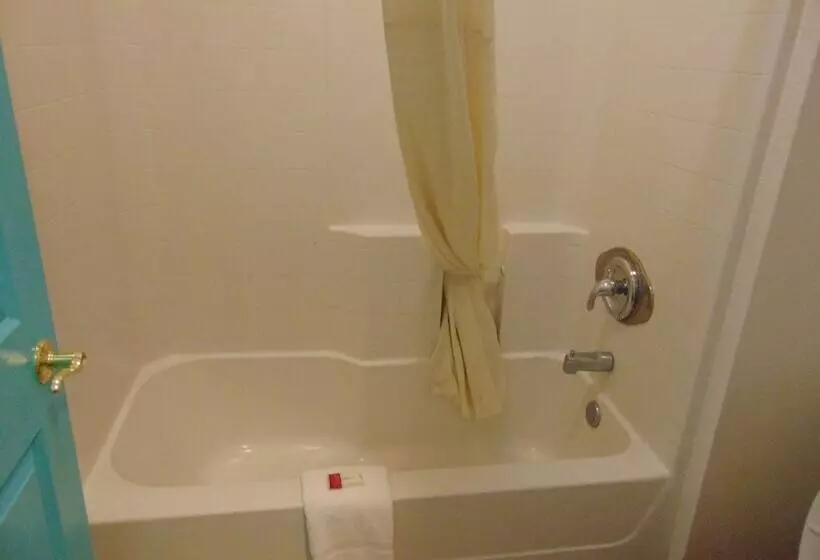 Отель Howard Johnson By Wyndham Lubbock Tx