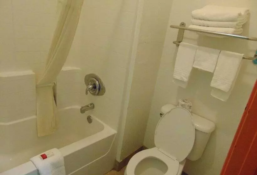 Отель Howard Johnson By Wyndham Lubbock Tx