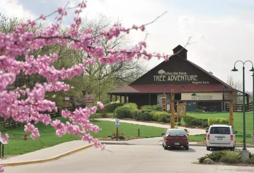 Отель Lied Lodge At Arbor Day Farm