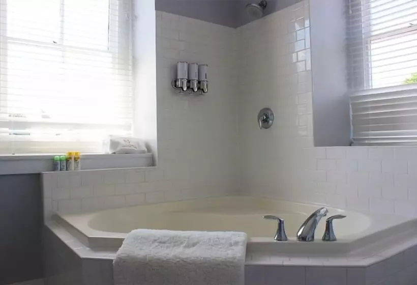 Отель The National