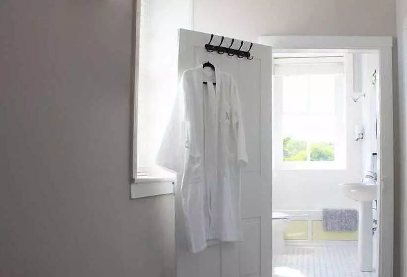 Отель The National