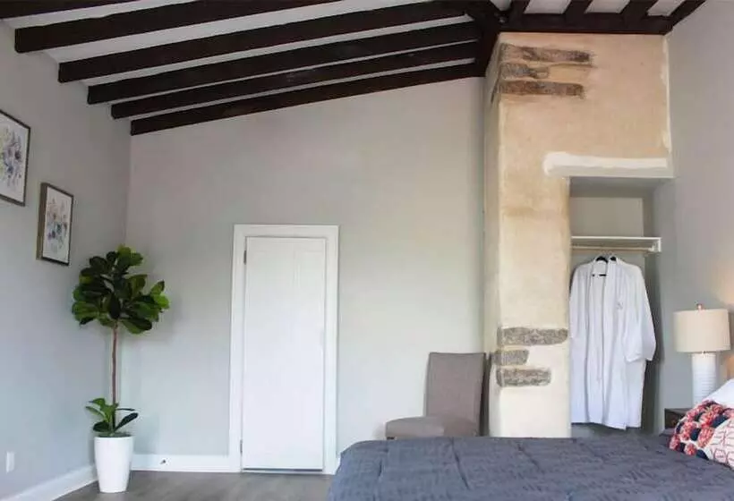 Отель The National