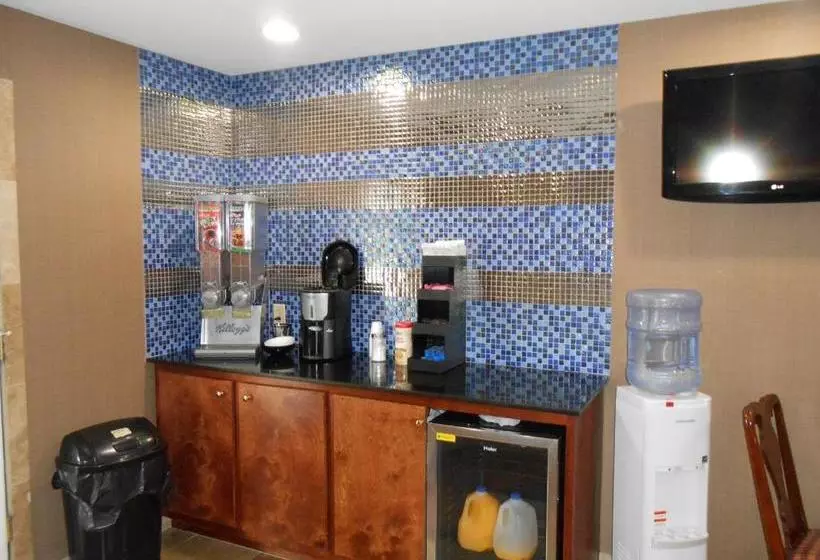 מוטל Glennville Inn