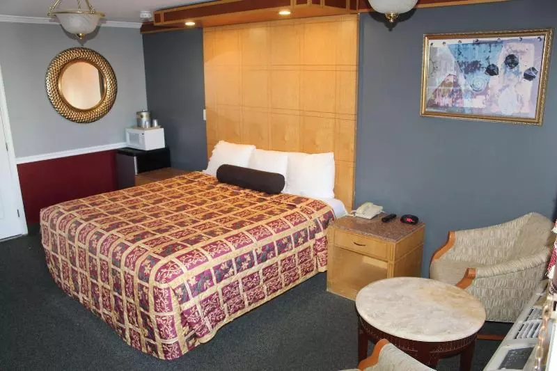 فندق على الطريق Liberty Inn