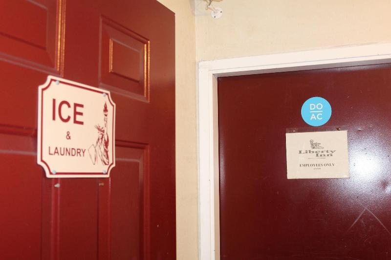 فندق على الطريق Liberty Inn