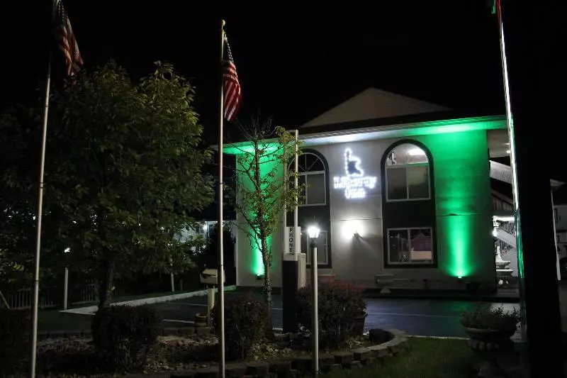 فندق على الطريق Liberty Inn