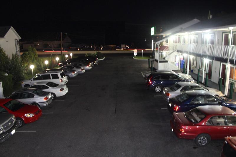 فندق على الطريق Liberty Inn