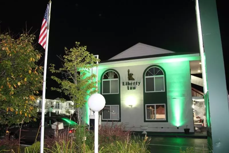 فندق على الطريق Liberty Inn