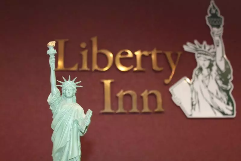 فندق على الطريق Liberty Inn