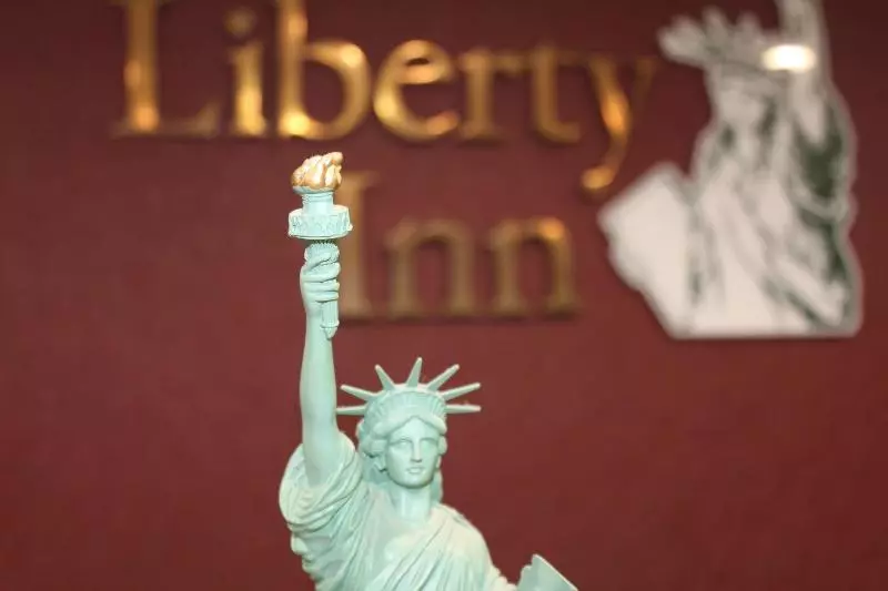 فندق على الطريق Liberty Inn