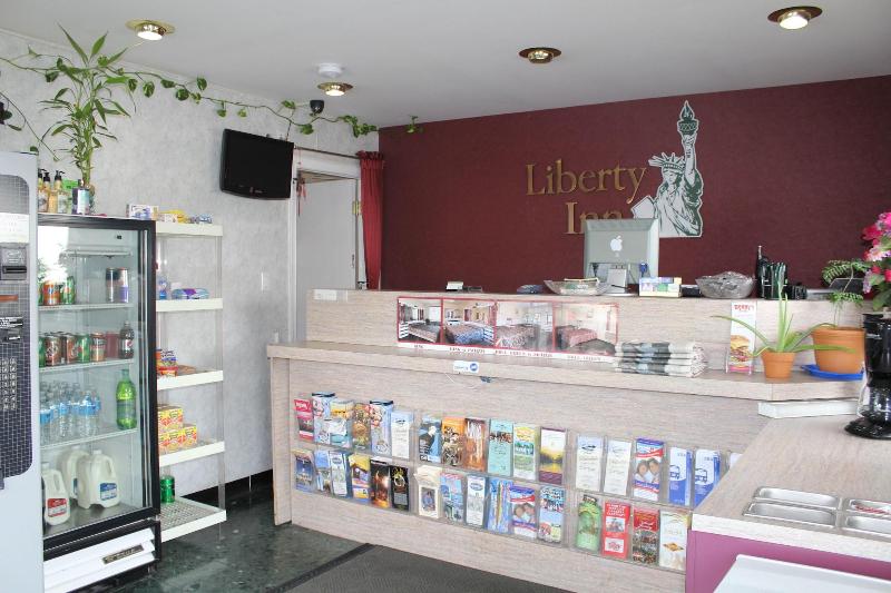 فندق على الطريق Liberty Inn