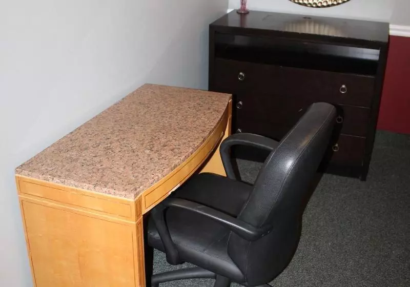 فندق على الطريق Liberty Inn